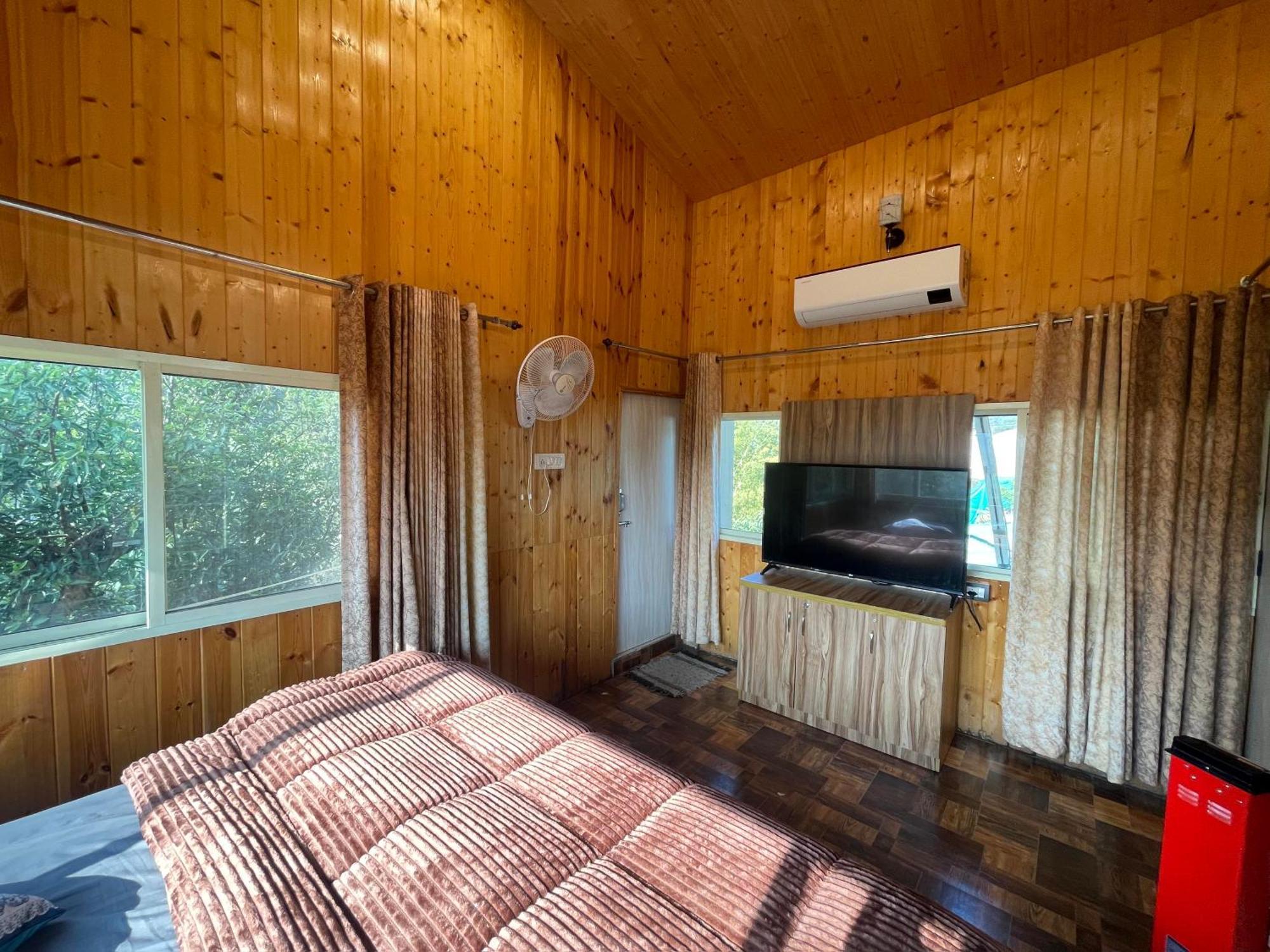 Saraiville- Luxury Riverside Cottages Dehradun Exterior foto